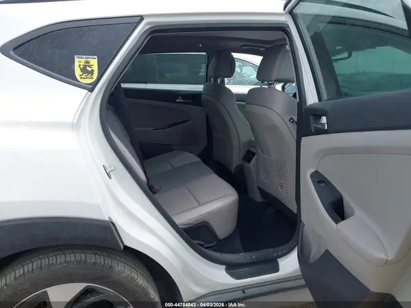 KM8J33A22JU748459 2018 HYUNDAI TUCSON - Image 8