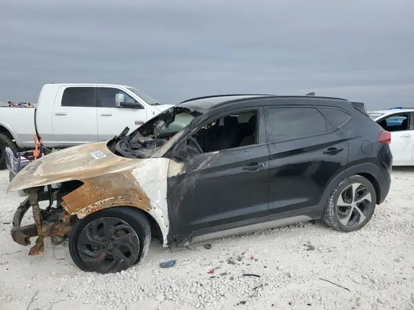 KM8J33A22JU758425 2018 HYUNDAI TUCSON - Image 1