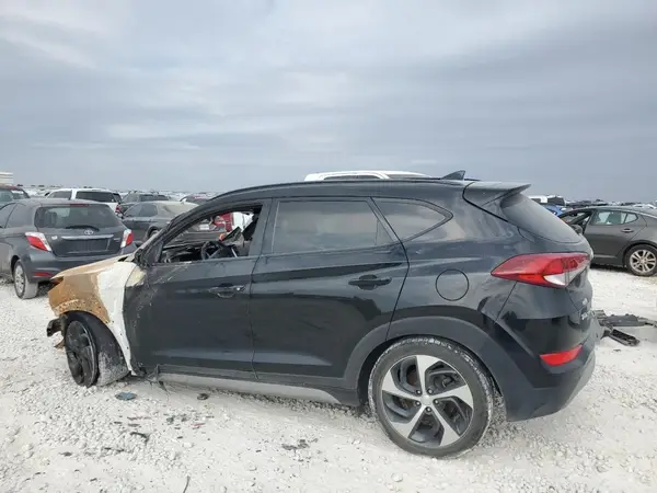 KM8J33A22JU758425 2018 HYUNDAI TUCSON - Image 2