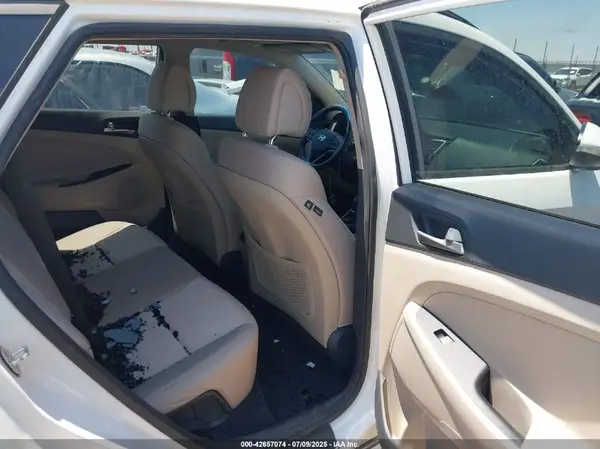 KM8J33A22JU759557 2018 HYUNDAI TUCSON - Image 8
