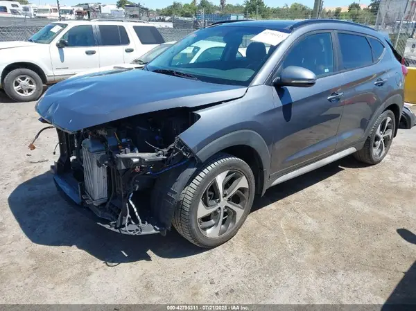 KM8J33A22JU769179 2018 HYUNDAI TUCSON - Image 2