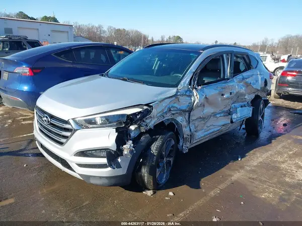 KM8J33A22JU807333 2018 HYUNDAI TUCSON - Image 2