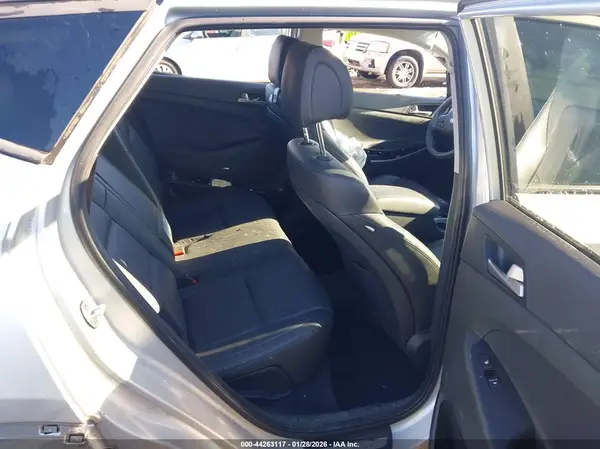 KM8J33A22JU807333 2018 HYUNDAI TUCSON - Image 8