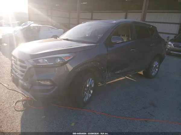 KM8J33A23HU272264 2017 HYUNDAI TUCSON - Image 2