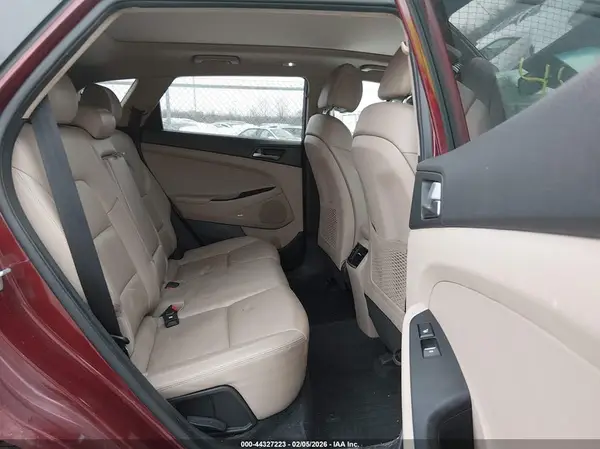KM8J33A23HU291042 2017 HYUNDAI TUCSON - Image 8