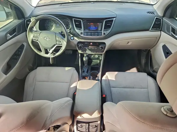 KM8J33A23HU301469 2017 HYUNDAI TUCSON - Image 8
