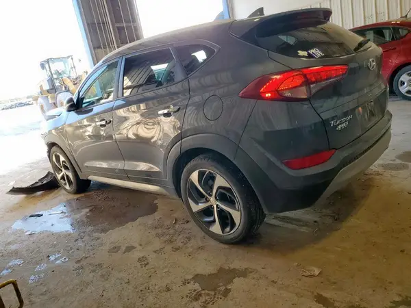 KM8J33A23HU323083 2017 HYUNDAI TUCSON - Image 2