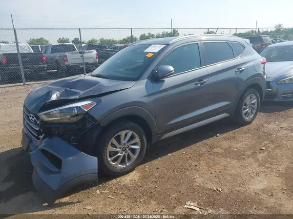 KM8J33A23HU331670 2017 HYUNDAI TUCSON - Image 2
