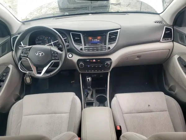 KM8J33A23HU355807 2017 HYUNDAI TUCSON - Image 8