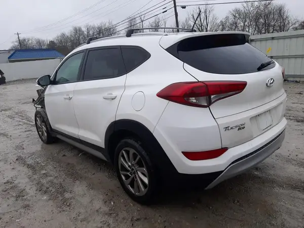 KM8J33A23HU357590 2017 HYUNDAI TUCSON - Image 2