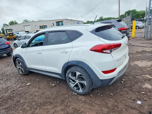 KM8J33A23HU357606 2017 HYUNDAI TUCSON - Image 2