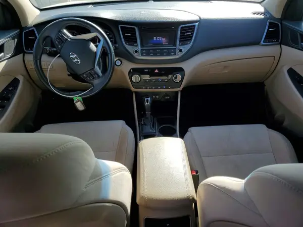 KM8J33A23HU365737 2017 HYUNDAI TUCSON - Image 8