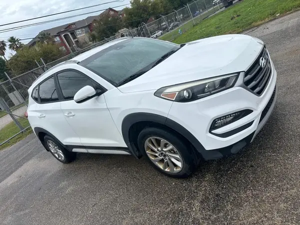 KM8J33A23HU390671 2017 HYUNDAI TUCSON - Image 1