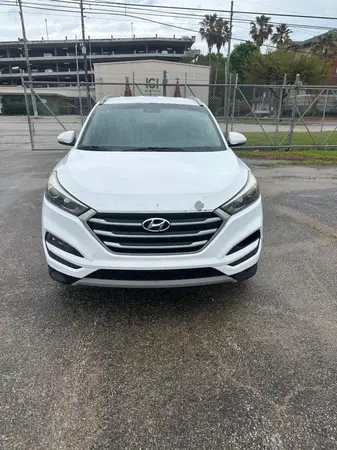 KM8J33A23HU390671 2017 HYUNDAI TUCSON - Image 2