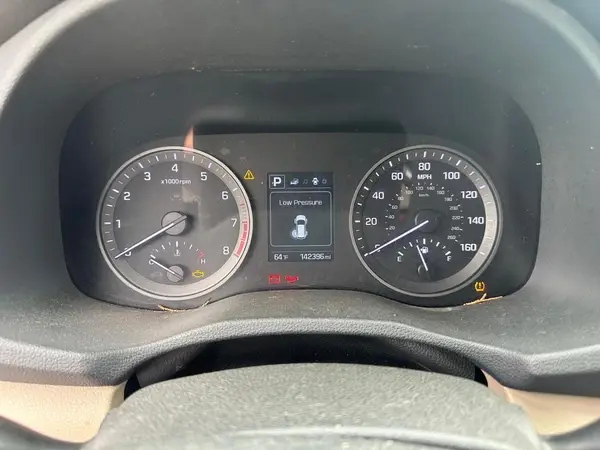 KM8J33A23HU390671 2017 HYUNDAI TUCSON - Image 8