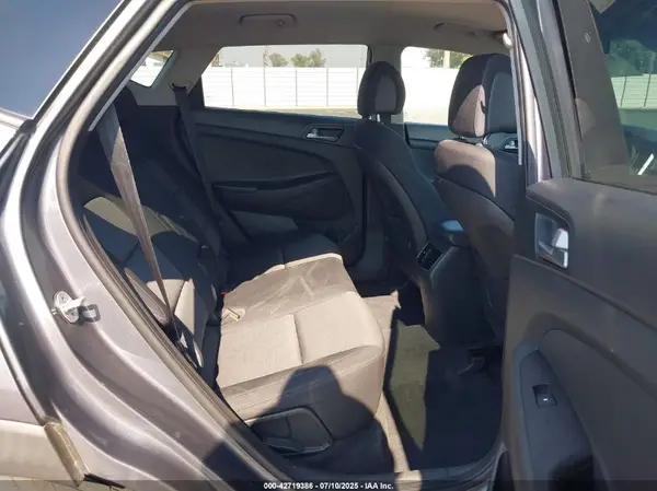 KM8J33A23HU429579 2017 HYUNDAI TUCSON - Image 8