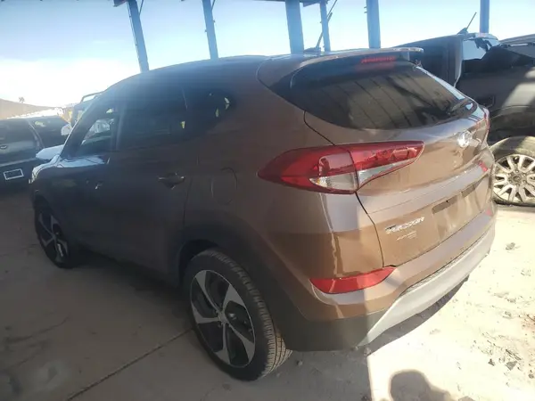 KM8J33A23HU461917 2017 HYUNDAI TUCSON - Image 2