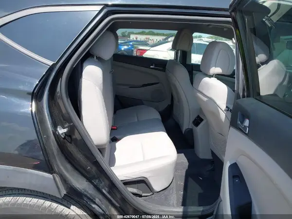 KM8J33A23HU462677 2017 HYUNDAI TUCSON - Image 8