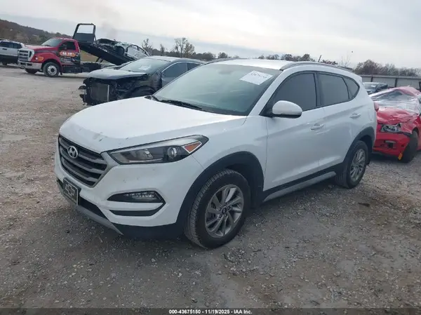 KM8J33A23HU476501 2017 HYUNDAI TUCSON - Image 2