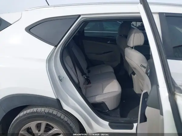 KM8J33A23HU476501 2017 HYUNDAI TUCSON - Image 8