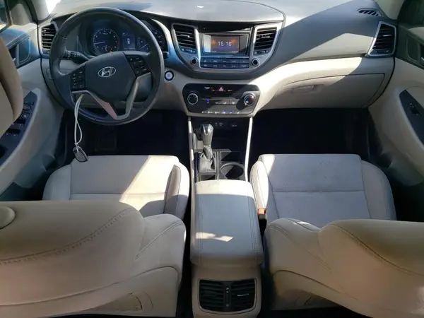 KM8J33A23HU484002 2017 HYUNDAI TUCSON - Image 8