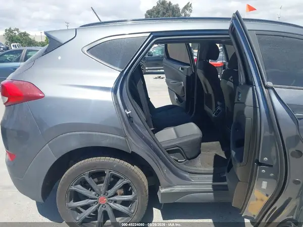 KM8J33A23HU488051 2017 HYUNDAI TUCSON - Image 8