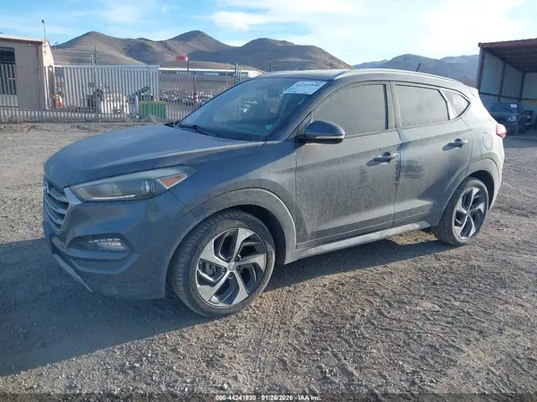 KM8J33A23HU496893 2017 HYUNDAI TUCSON - Image 2