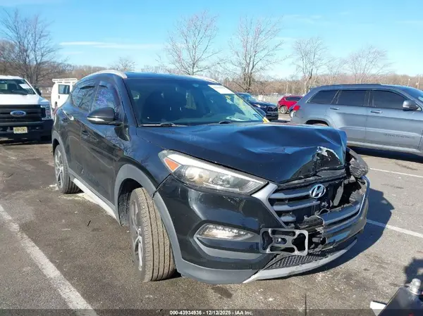 KM8J33A23HU512624 2017 HYUNDAI TUCSON - Image 1
