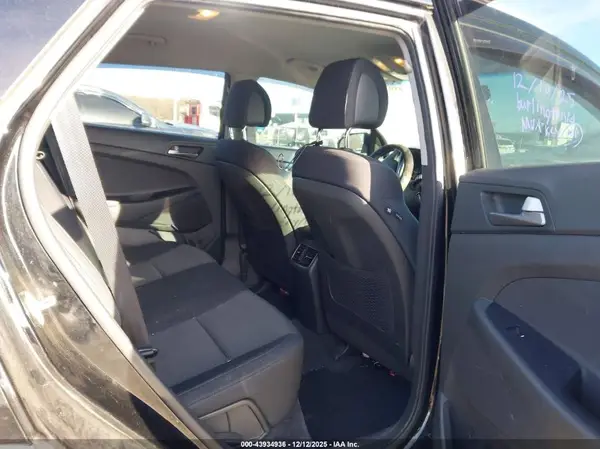 KM8J33A23HU512624 2017 HYUNDAI TUCSON - Image 8