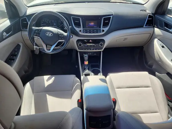 KM8J33A23HU514678 2017 HYUNDAI TUCSON - Image 8