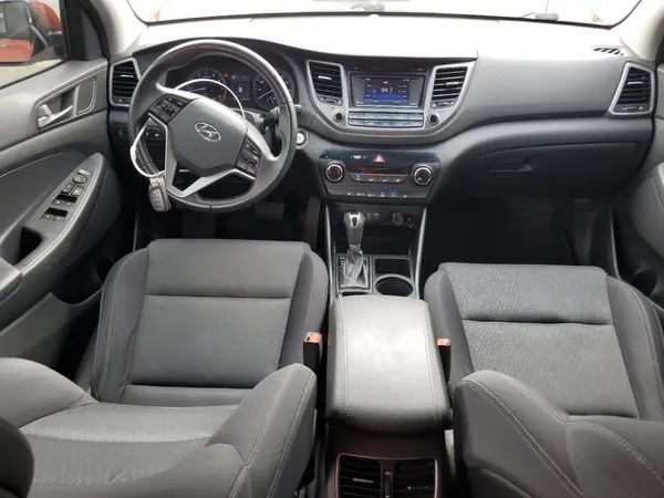 KM8J33A23HU517564 2017 HYUNDAI TUCSON - Image 8