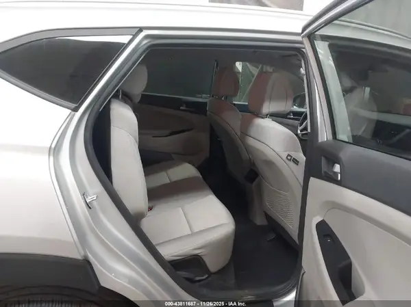 KM8J33A23HU519007 2017 HYUNDAI TUCSON - Image 8