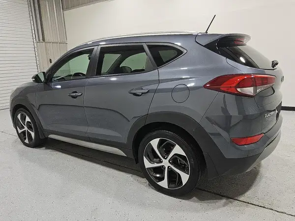 KM8J33A23HU534025 2017 HYUNDAI TUCSON - Image 2