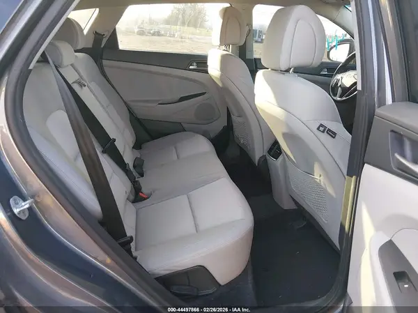 KM8J33A23HU588389 2017 HYUNDAI TUCSON - Image 8