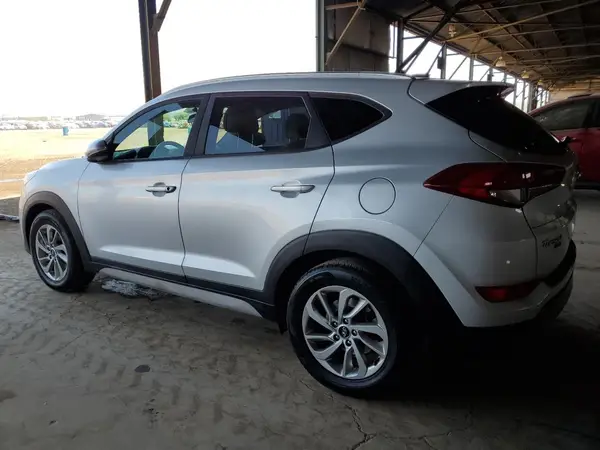 KM8J33A23HU598405 2017 HYUNDAI TUCSON - Image 2