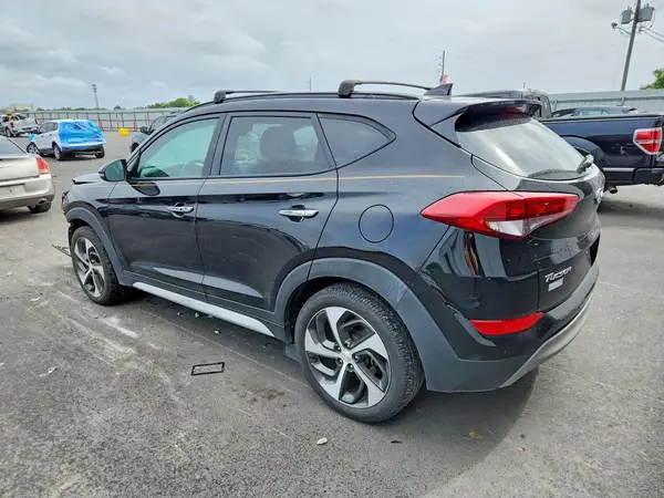 KM8J33A23JU622675 2018 HYUNDAI TUCSON - Image 2