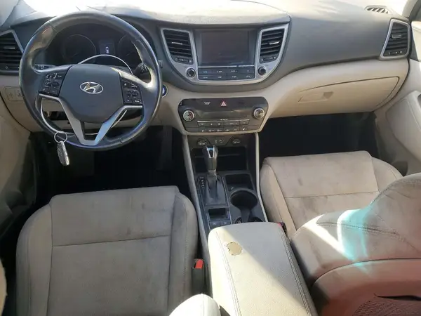 KM8J33A23JU629142 2018 HYUNDAI TUCSON - Image 8