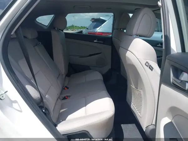 KM8J33A23JU639492 2018 HYUNDAI TUCSON - Image 8