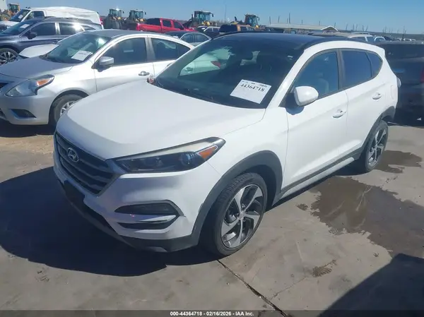 KM8J33A23JU677188 2018 HYUNDAI TUCSON - Image 2