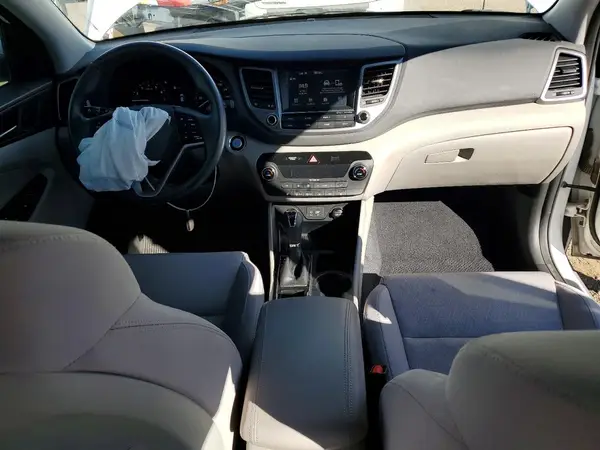 KM8J33A23JU701408 2018 HYUNDAI TUCSON - Image 8