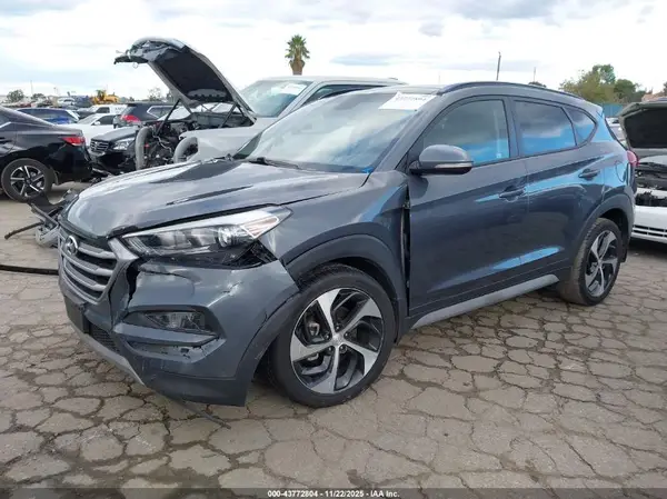 KM8J33A23JU752276 2018 HYUNDAI TUCSON - Image 2