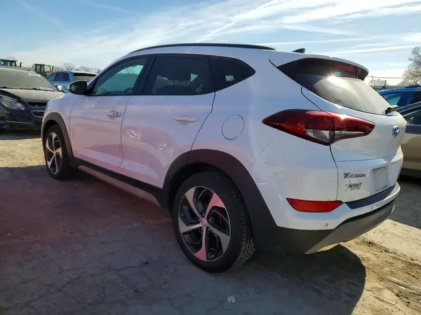 KM8J33A23JU758613 2018 HYUNDAI TUCSON - Image 2