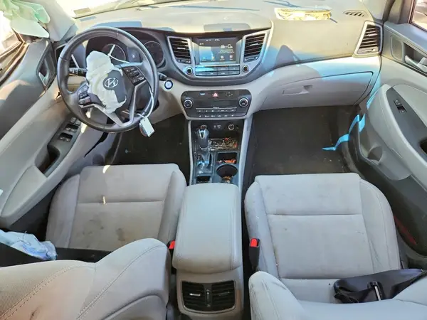 KM8J33A23JU761639 2018 HYUNDAI TUCSON - Image 8