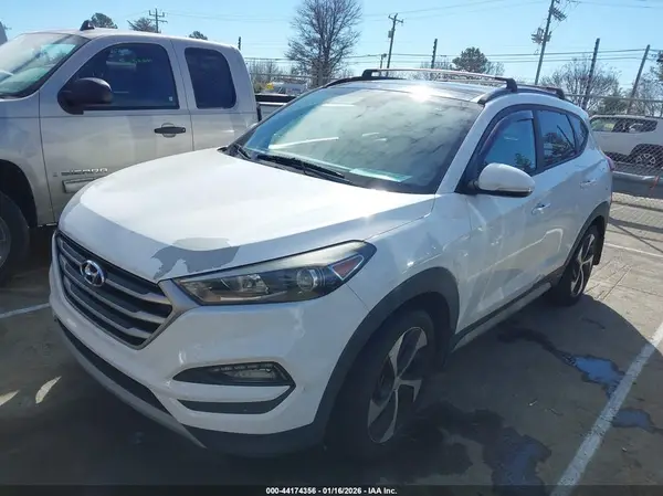 KM8J33A23JU763519 2018 HYUNDAI TUCSON - Image 2