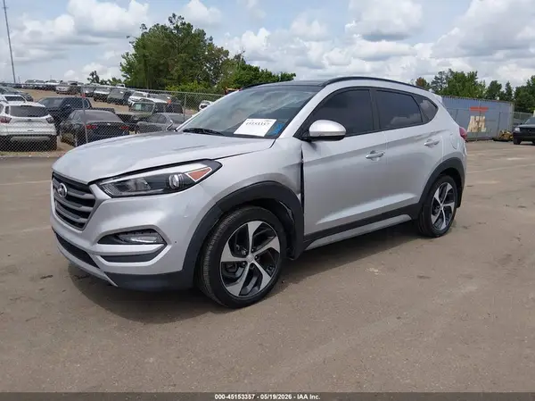 KM8J33A23JU773256 2018 HYUNDAI TUCSON - Image 2