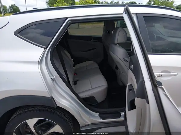 KM8J33A23JU773256 2018 HYUNDAI TUCSON - Image 8