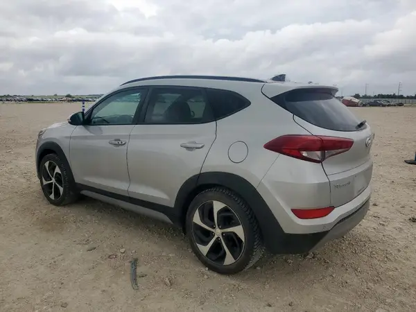 KM8J33A23JU778585 2018 HYUNDAI TUCSON - Image 2