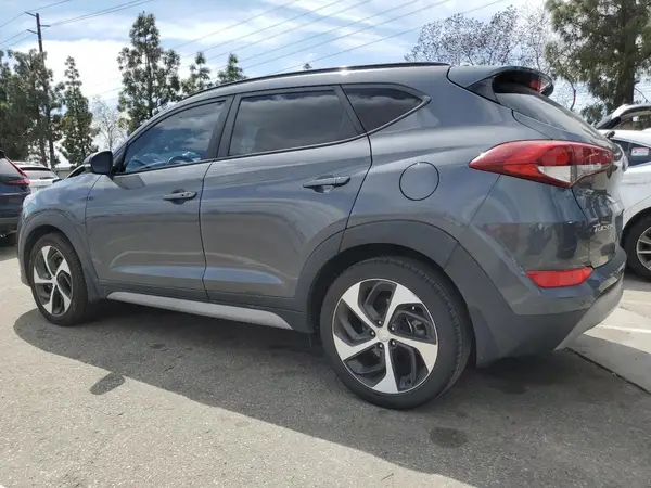 KM8J33A23JU799503 2018 HYUNDAI TUCSON - Image 2