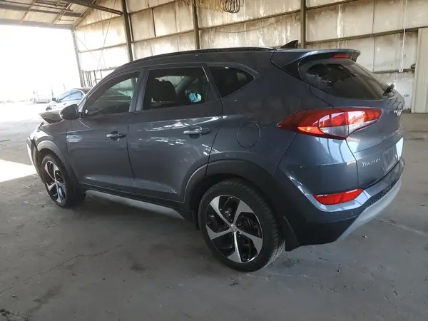 KM8J33A23JU823248 2018 HYUNDAI TUCSON - Image 2