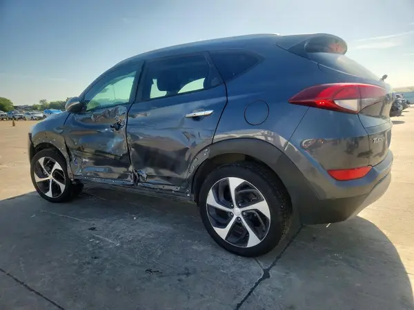 KM8J33A23JU829793 2018 HYUNDAI TUCSON - Image 2